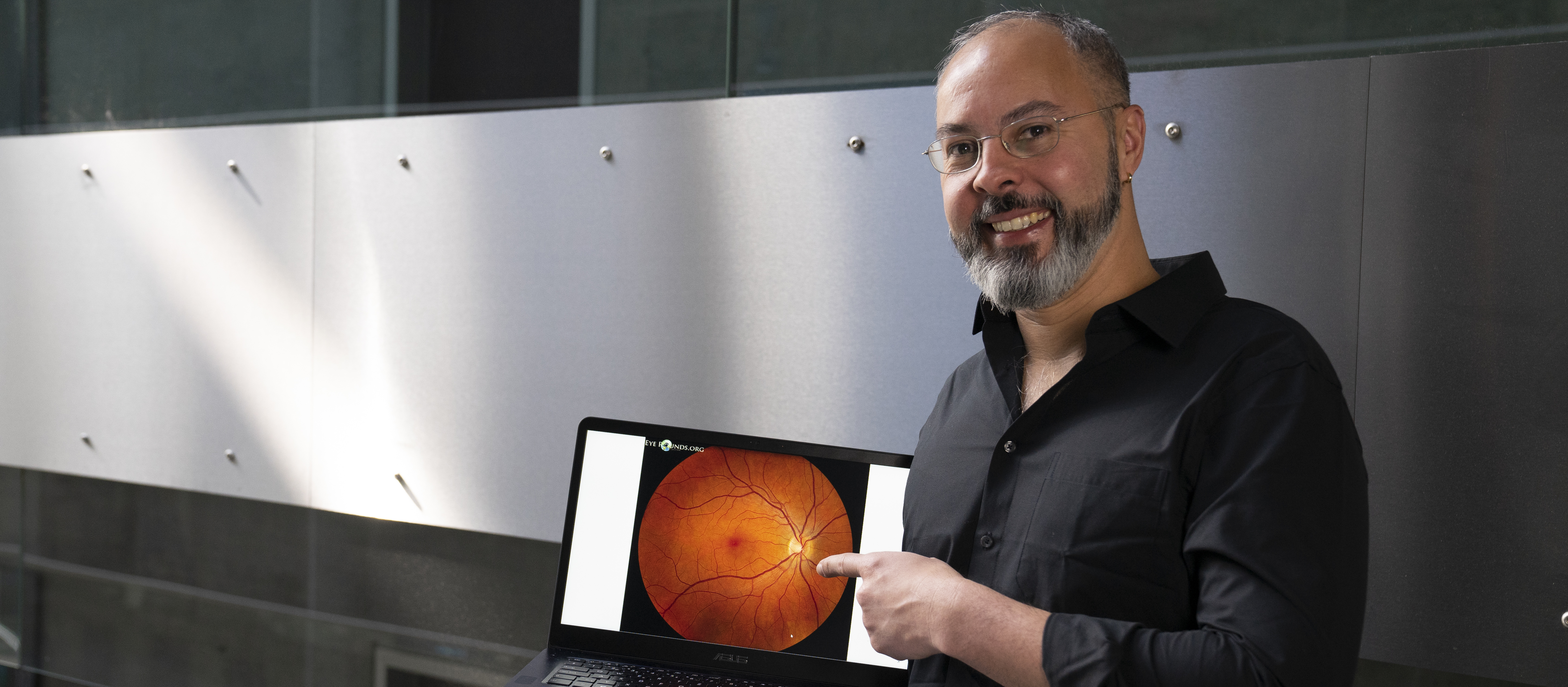 André Anjos with a retinal image